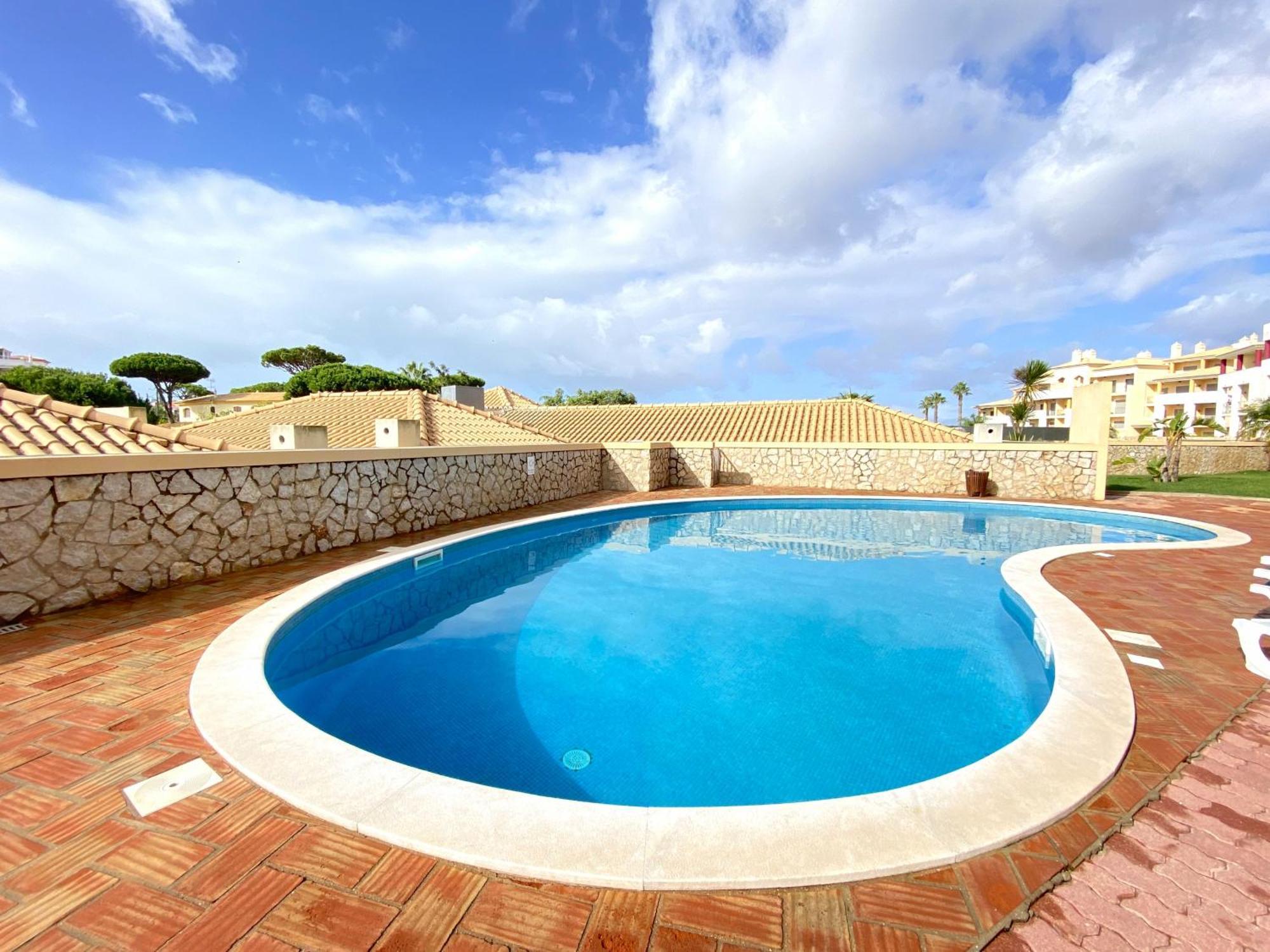 Apartamento Albufeira Sunny Style With Pool By Homing Exterior foto